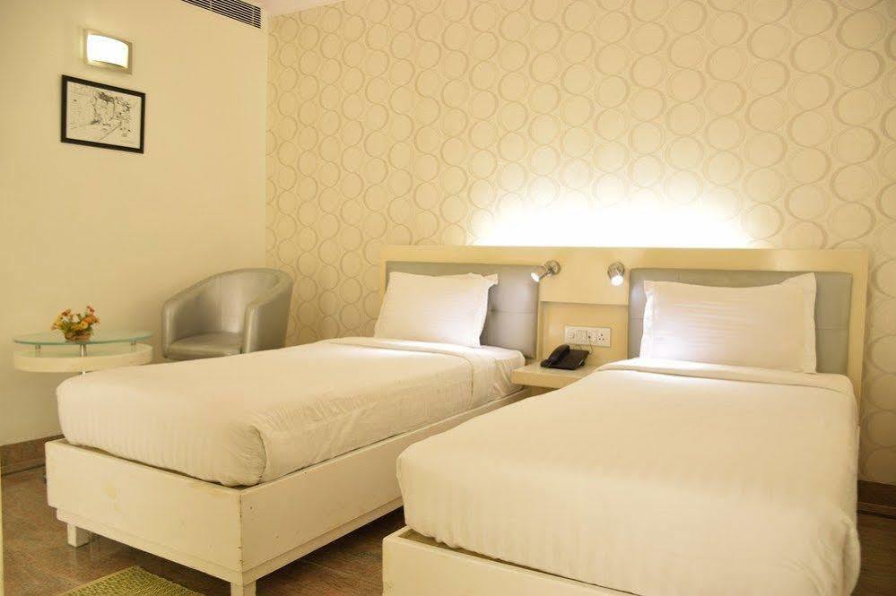 Treebo Check In By Oran Hotel New Delhi Ngoại thất bức ảnh