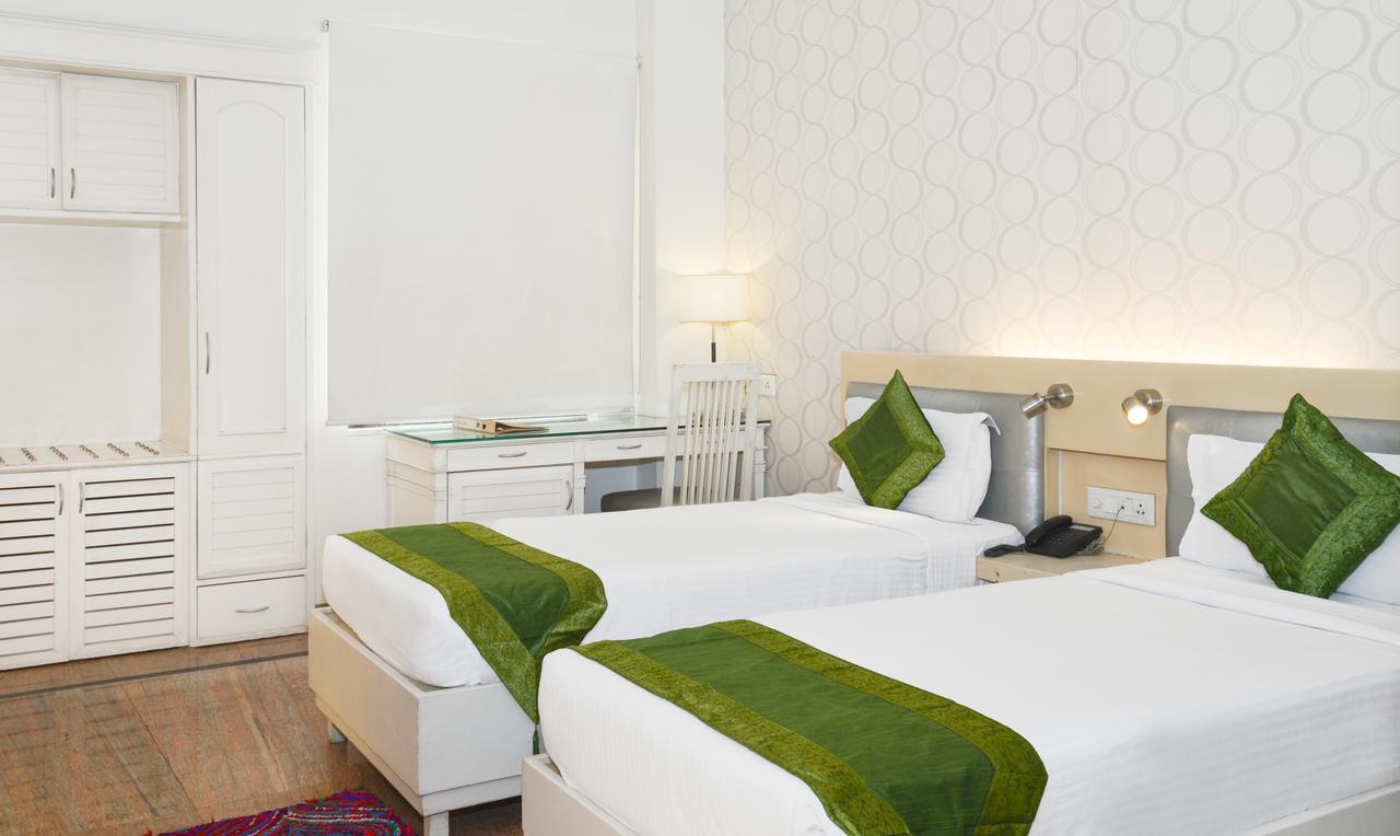 Treebo Check In By Oran Hotel New Delhi Ngoại thất bức ảnh